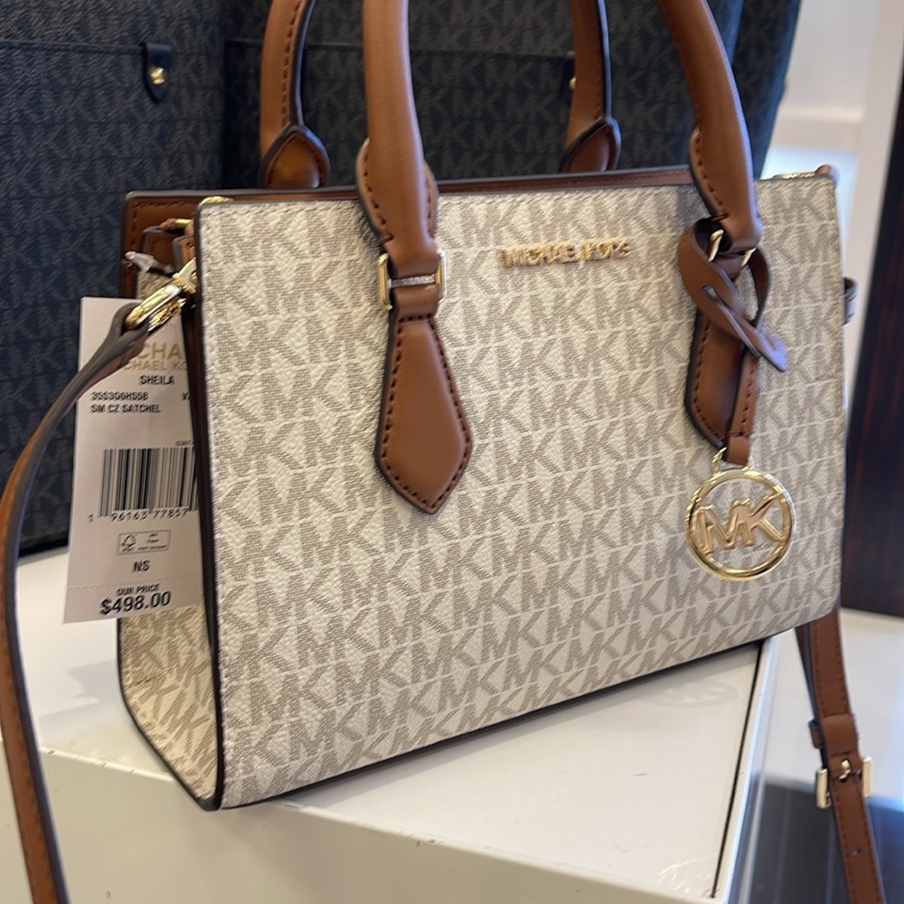 Michael Kors Small Signature Sheila Satchel Crossbody
Vanilla 
NWT - Picture 14 of 16
